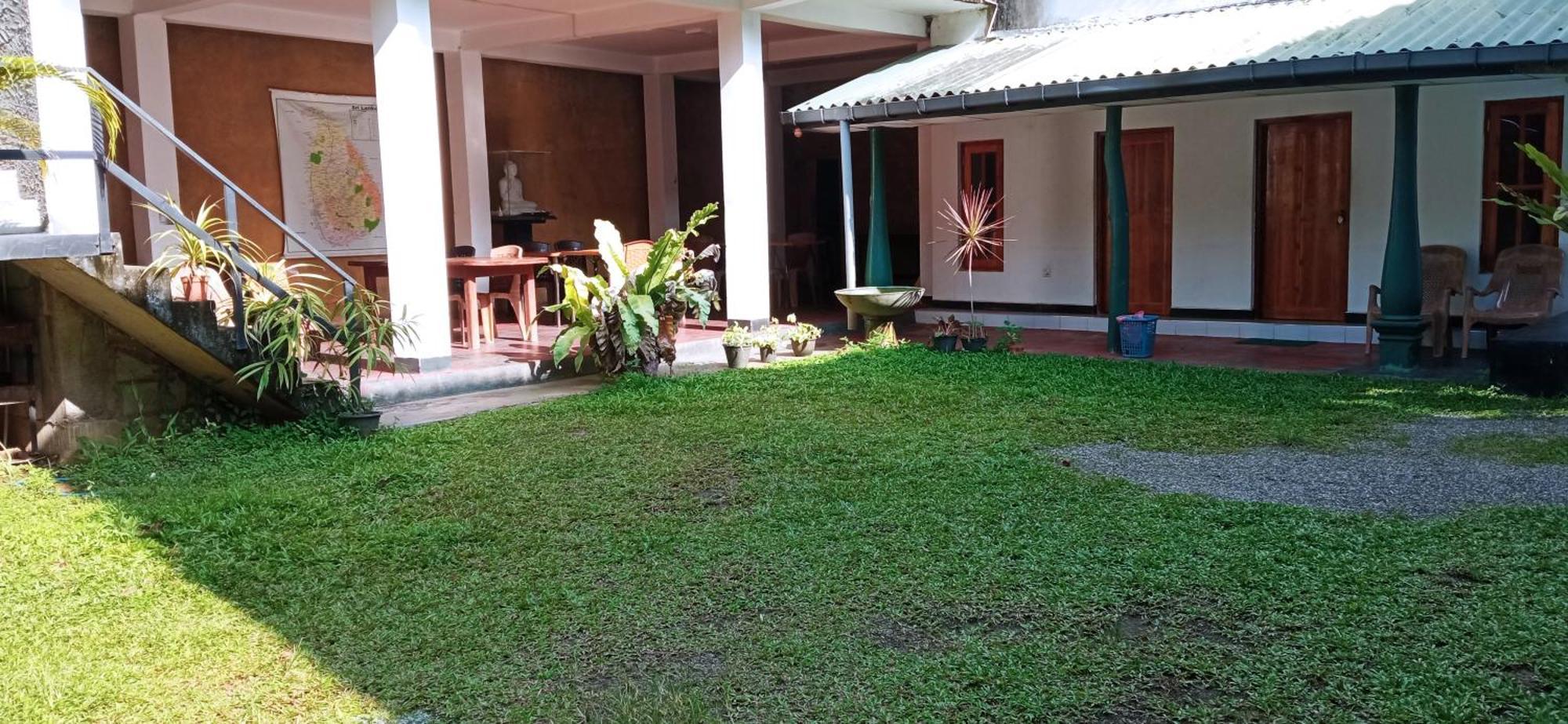 Appartamento Canberra Safari House Udawalawe Esterno foto